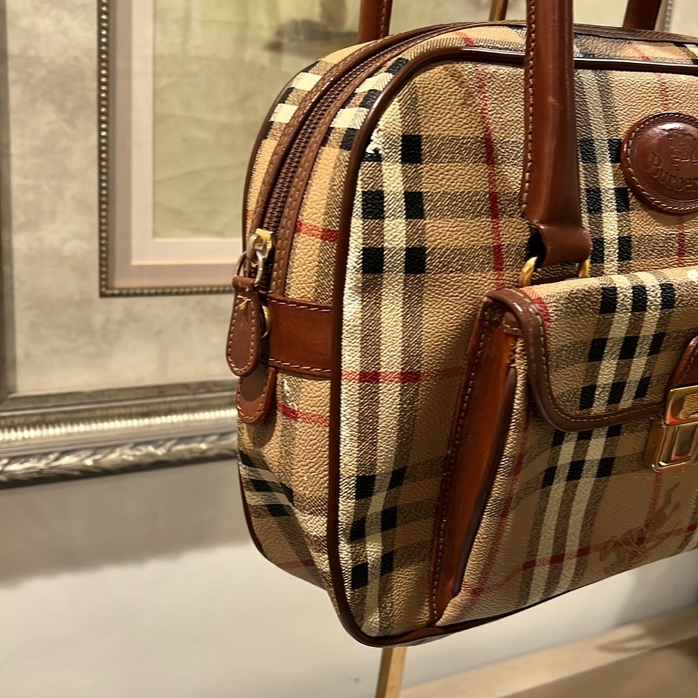 Burberrys Novacheck Bag with spots of peeling - Picture 4 of 11